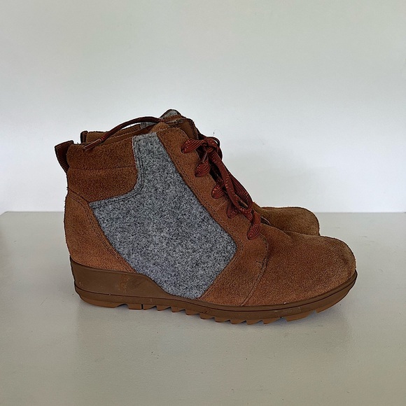 Sorel Evie Ankle Lace-up Wedge Platform Booties, Tan Brown/ Gray Suede, size 7.5 - Picture 11 of 12